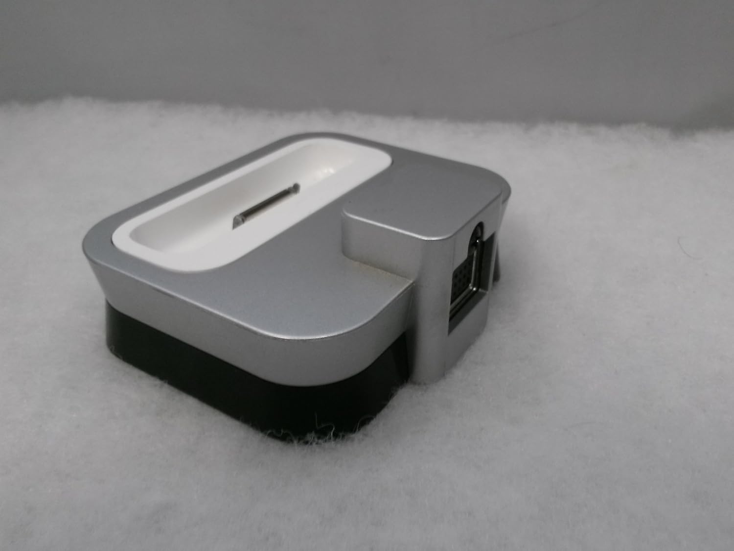 Yamaha YDS-11SL Universal iPod Dock for Select Yamaha Home Theater Receivers (Silver)
