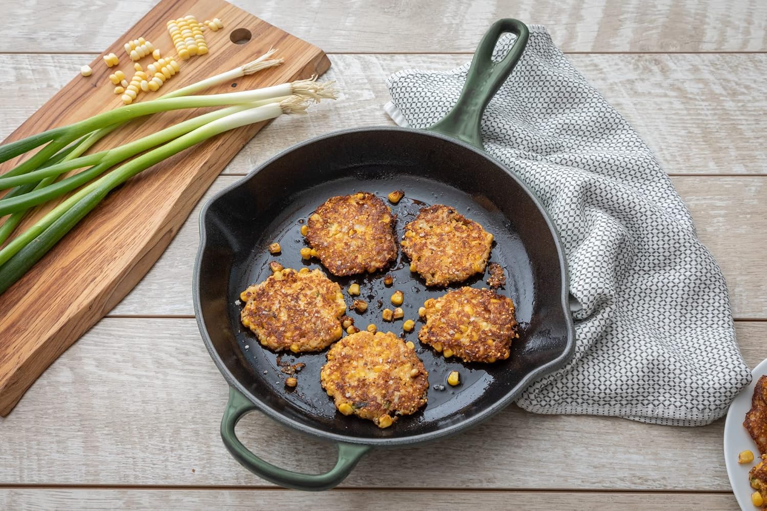 Le Creuset Enameled Cast Iron Signature Iron Handle Skillet, 10.25", Oyster