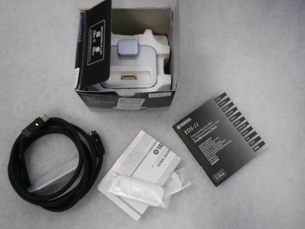 Yamaha YDS-11SL Universal iPod Dock for Select Yamaha Home Theater Receivers (Silver)