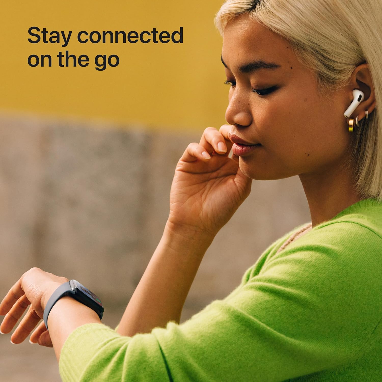 Apple Watch SE 3 GPS 40mm Smartwatch with Starlight Aluminum Case with Starlight Sport Band - S/M. Fitness and Sleep Trackers, Heart Rate Monitor, Always-On Display, Water Resistant