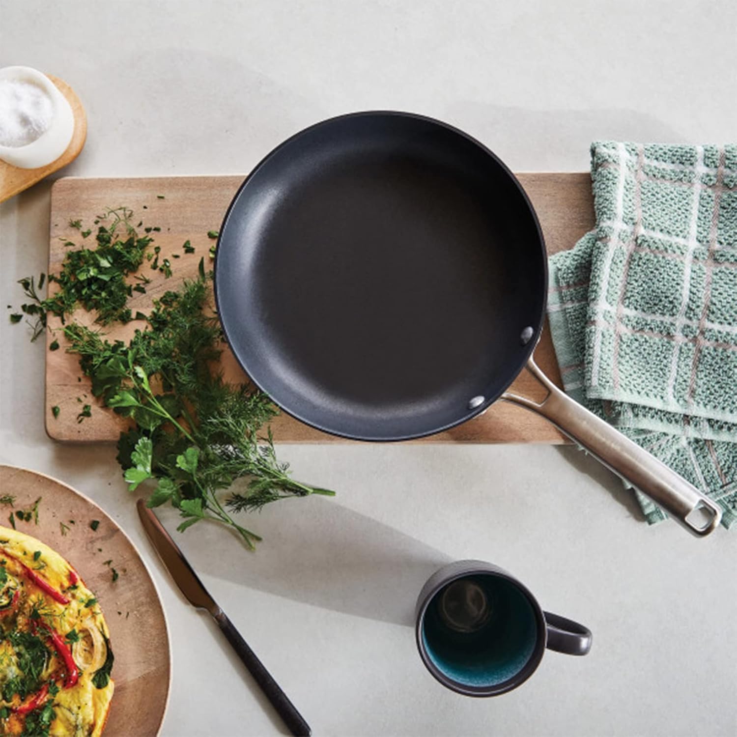 Calphalon Classic 3.5 Quart Sauce Pan with Lid, Hard Anodized Nonstick Cookware, AquaShield Technology, Dishwasher and Oven Safe