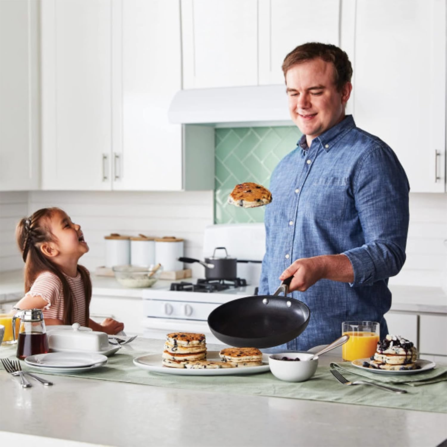 Calphalon Classic 3.5 Quart Sauce Pan with Lid, Hard Anodized Nonstick Cookware, AquaShield Technology, Dishwasher and Oven Safe